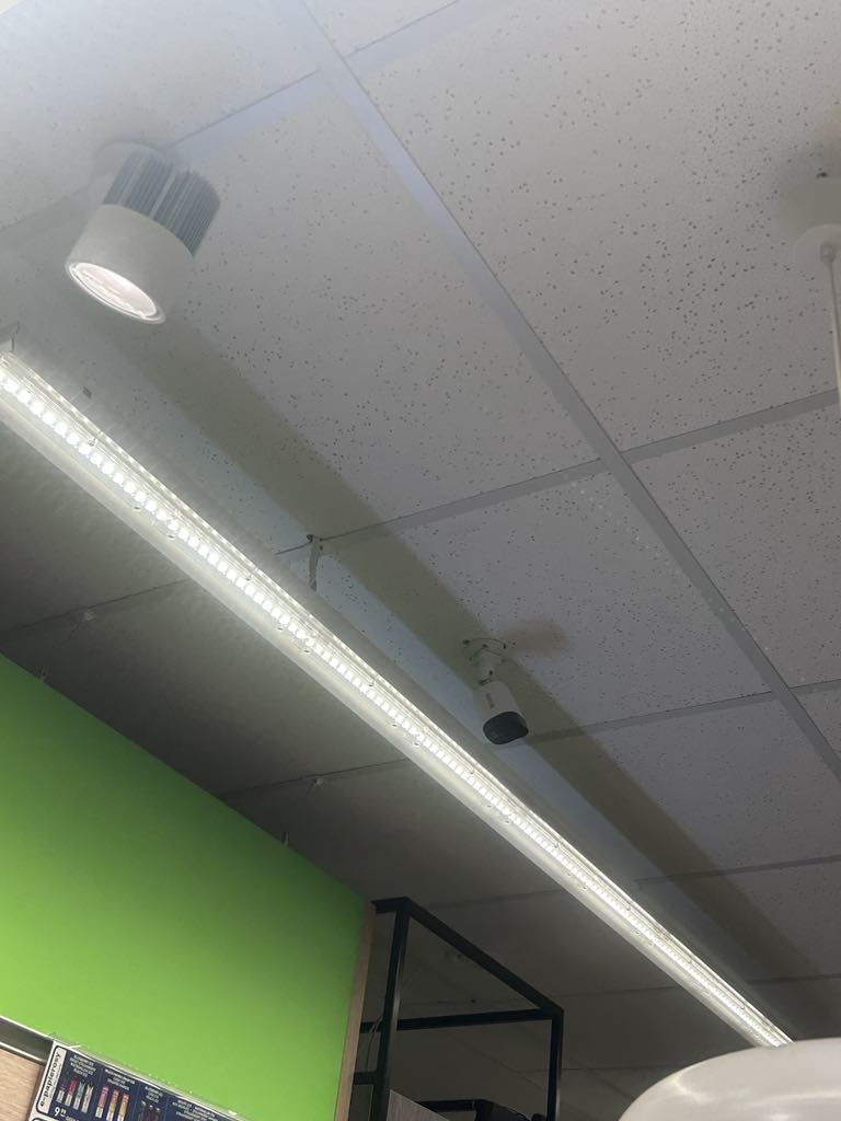 Montaż kamer w sklepach Żabka – Bezpieczeństwo w Twojej sieci sklepów