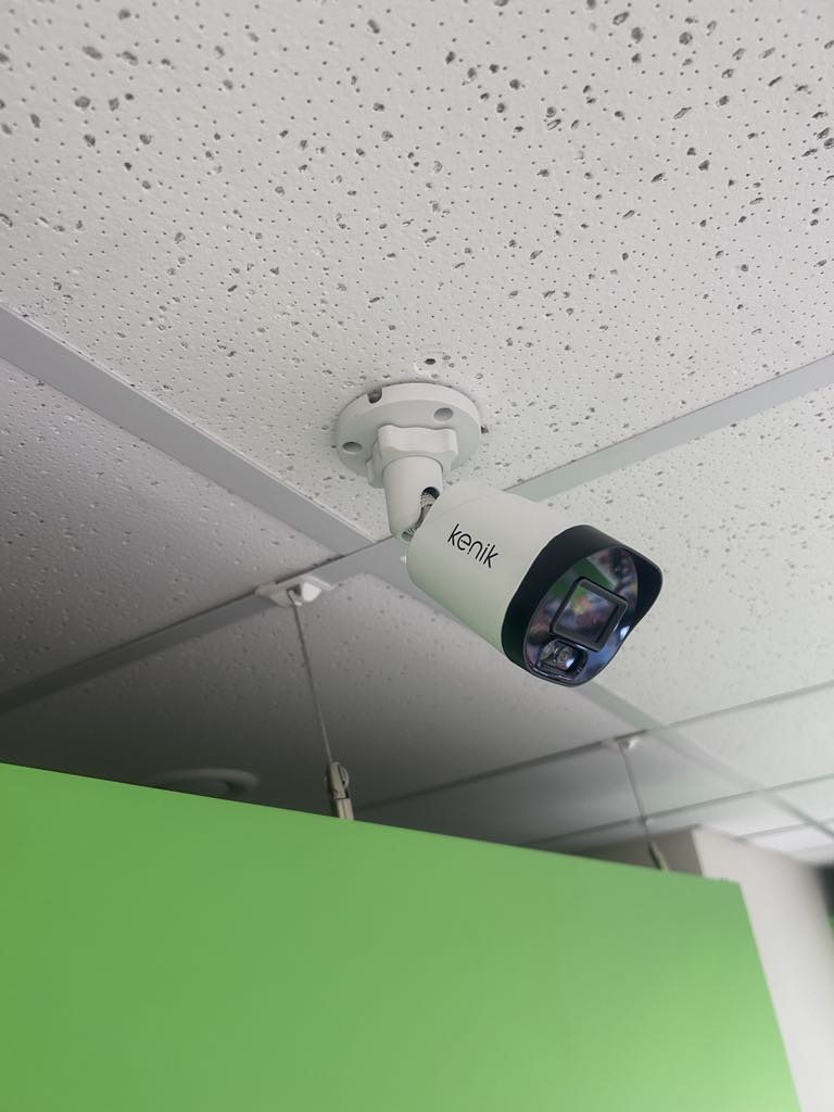 Montaż kamer w sklepach Żabka – Bezpieczeństwo w Twojej sieci sklepów