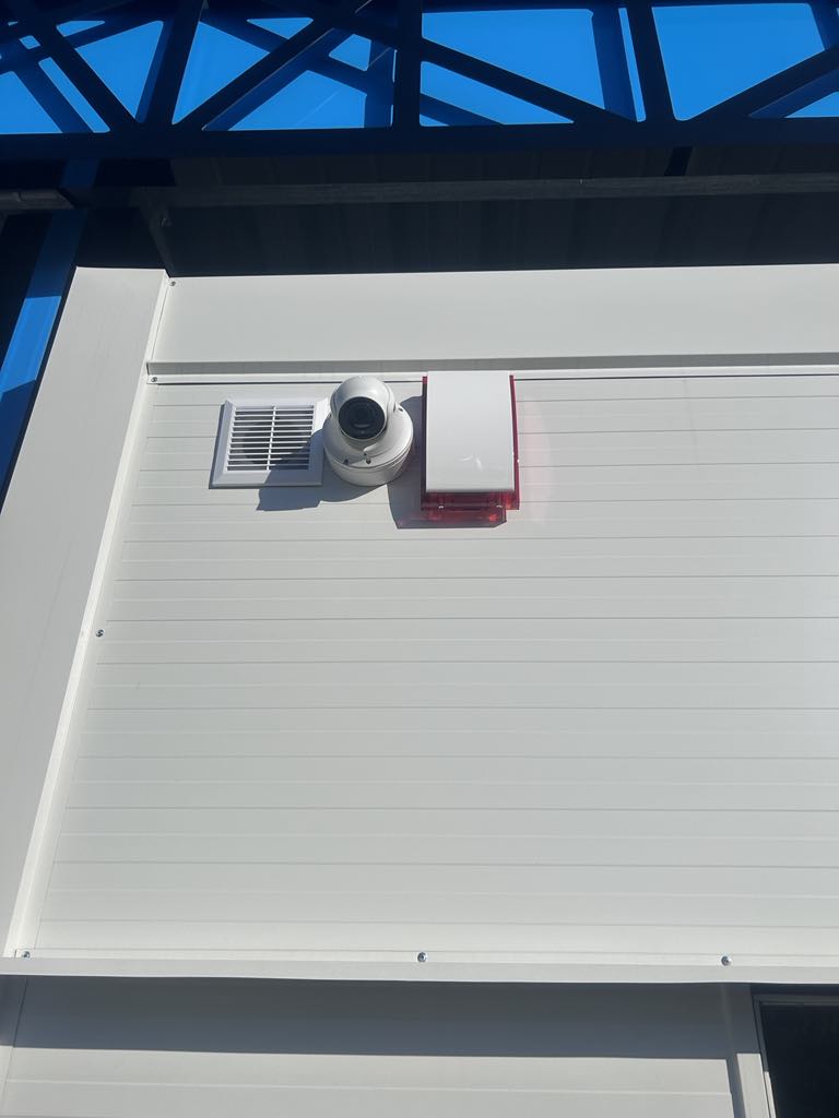 Montaż monitoringu i systemów alarmowych