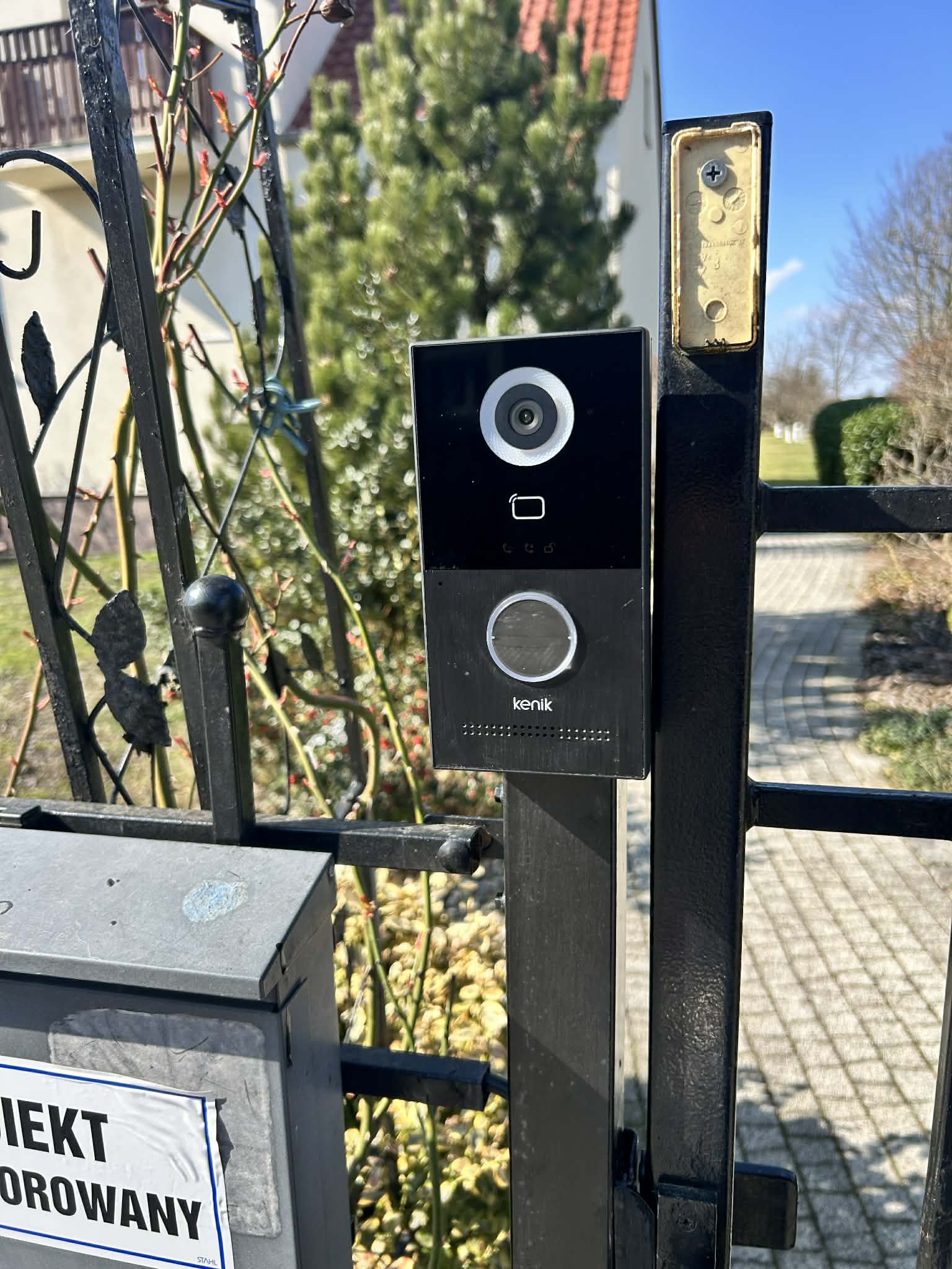 Montaż wideodomofonów – Opole, Strzelce Opolskie, Gliwice i okolice